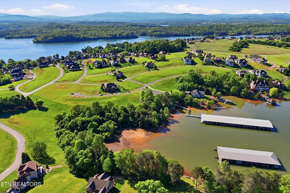 261 White Swan Drive Vonore, TN 37885