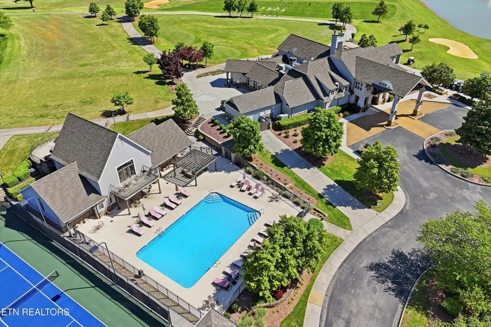 261 White Swan Drive Vonore, TN 37885