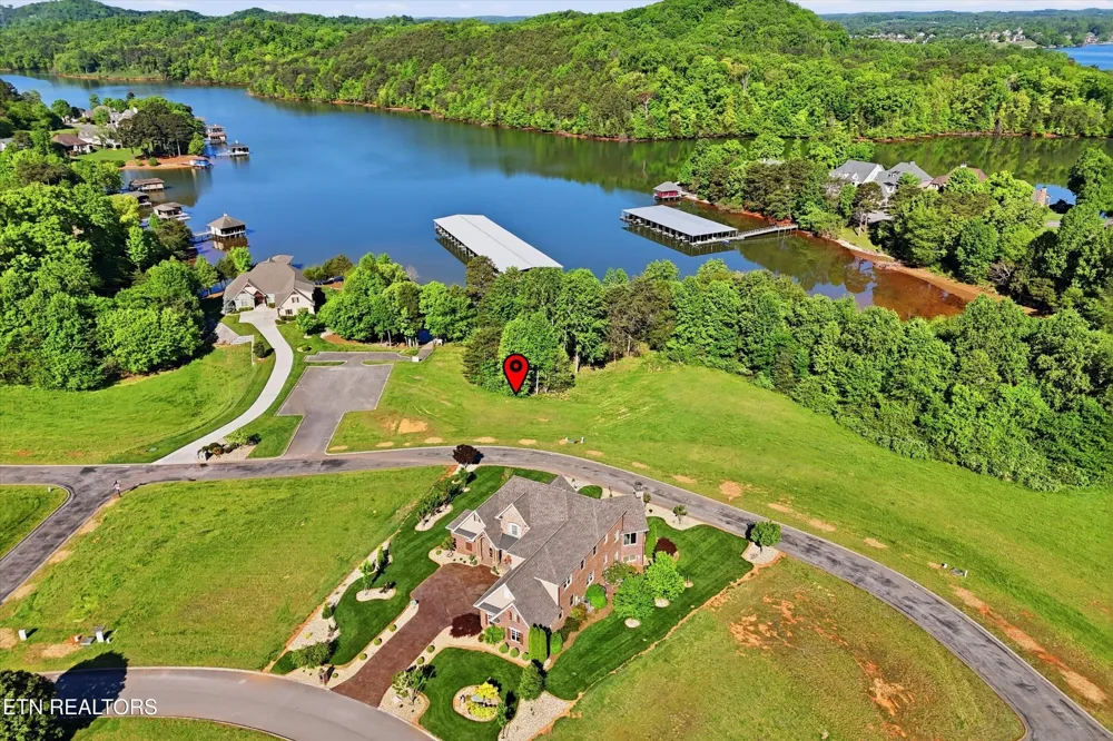 261 White Swan Drive Vonore, TN 37885