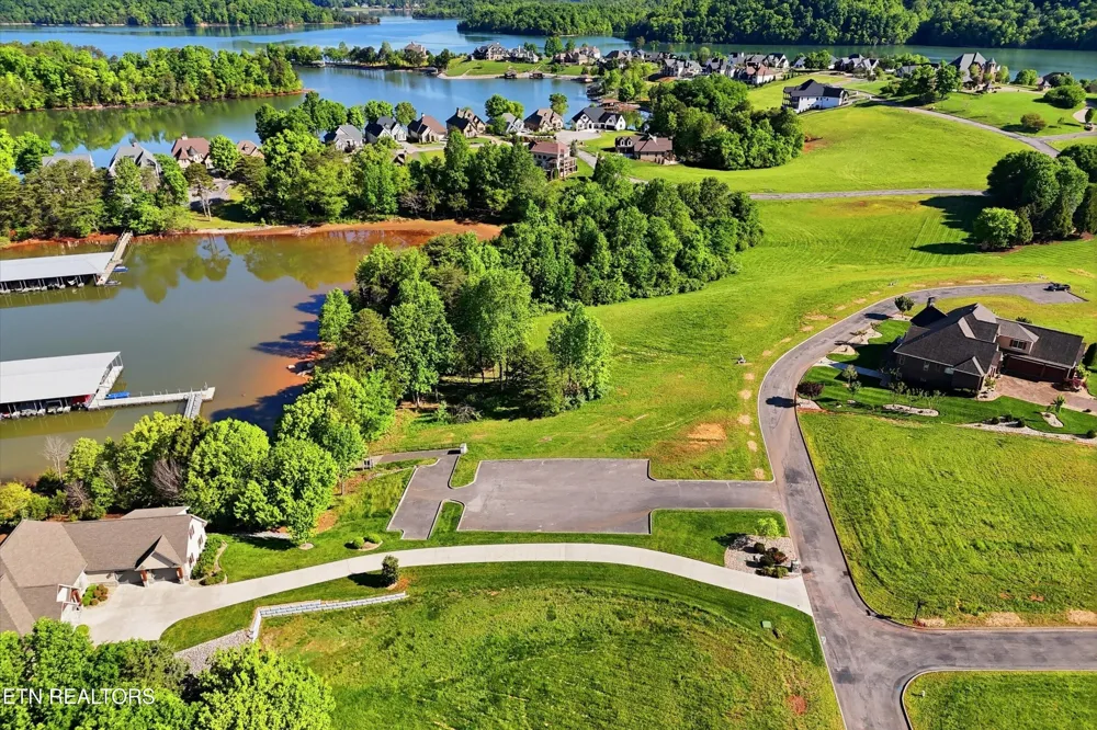 261 White Swan Drive Vonore, TN 37885