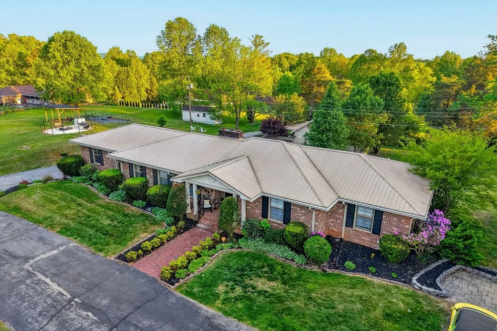 843 W Bockman Way Sparta, TN 38583