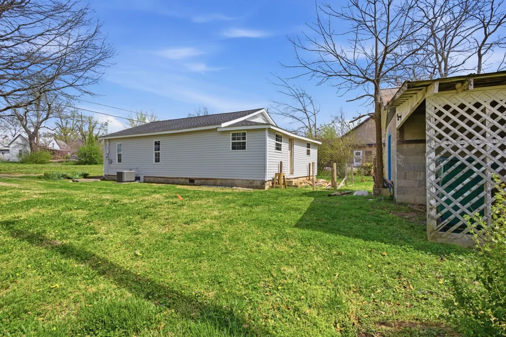 310 Smith Ave Hohenwald, TN 38462