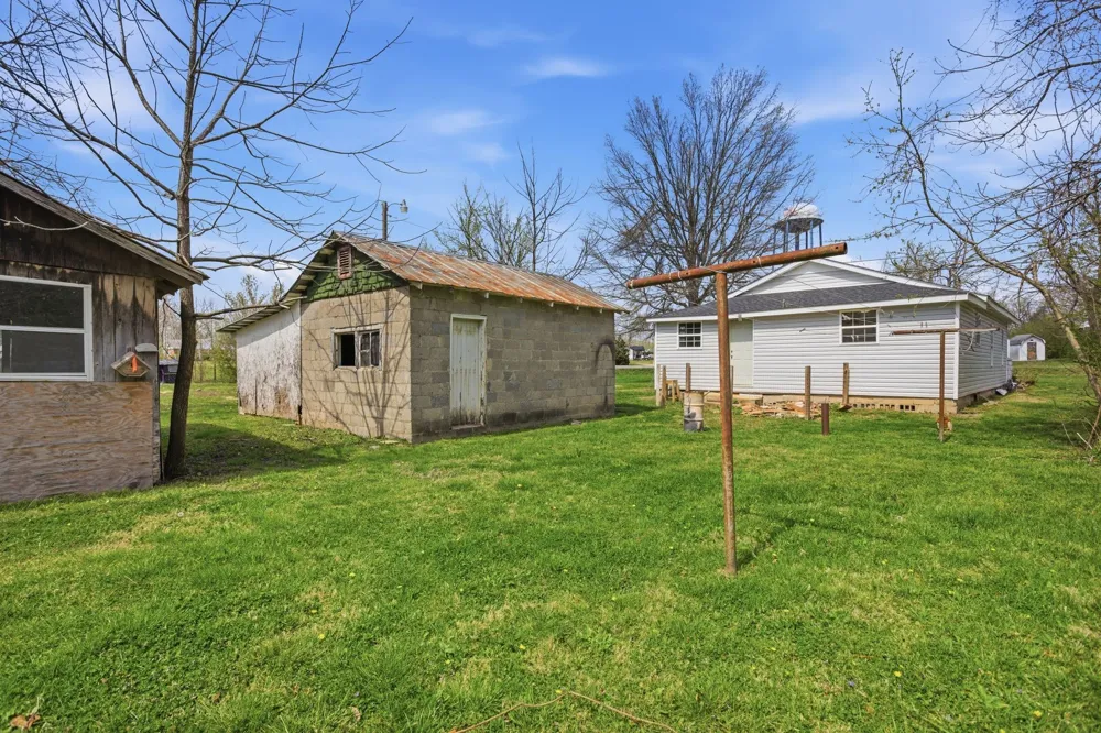 310 Smith Ave Hohenwald, TN 38462