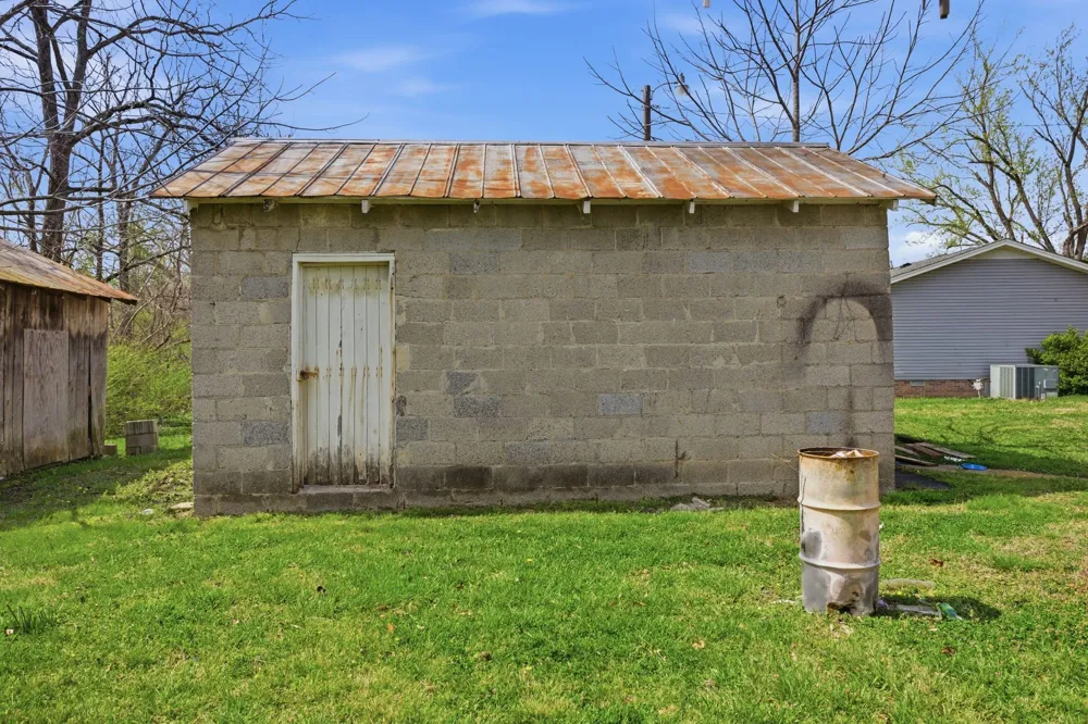 310 Smith Ave Hohenwald, TN 38462