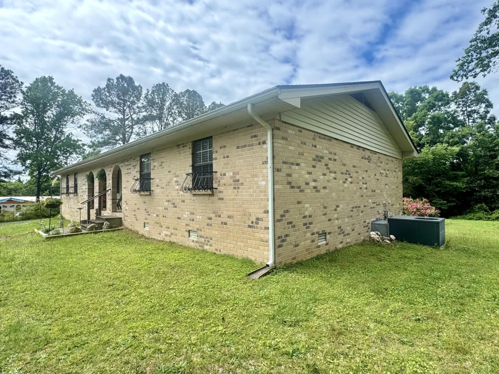 1127 Dean Corvin Lane Dayton, TN 37321