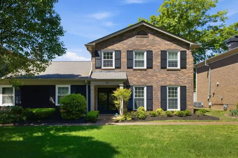136 Boxwood Dr