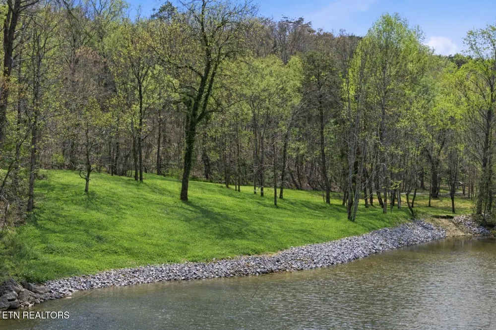 1750 Lakeland Dr aka 1 Headricks Co Lenoir City, TN 37772