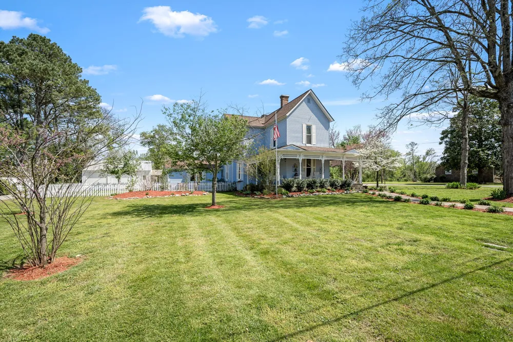 202 High Street Bell Buckle, TN 37020