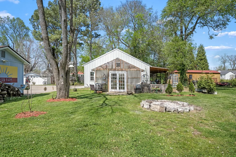 202 High Street Bell Buckle, TN 37020