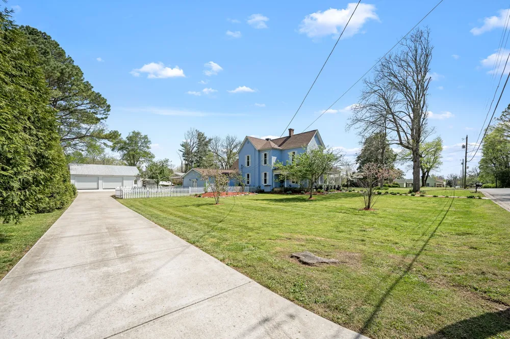 202 High Street Bell Buckle, TN 37020