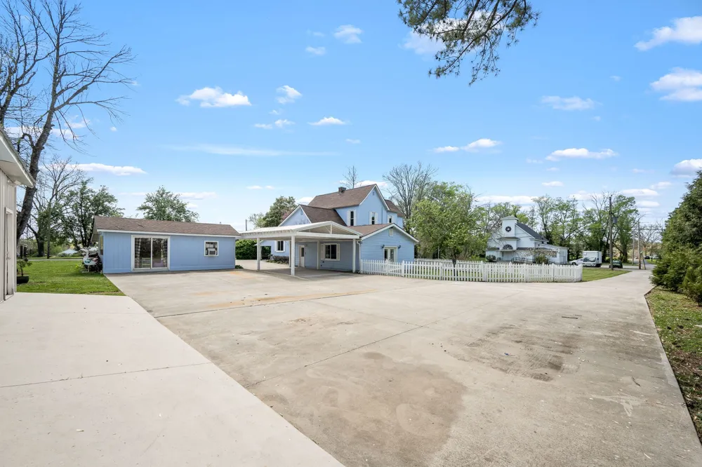 202 High Street Bell Buckle, TN 37020