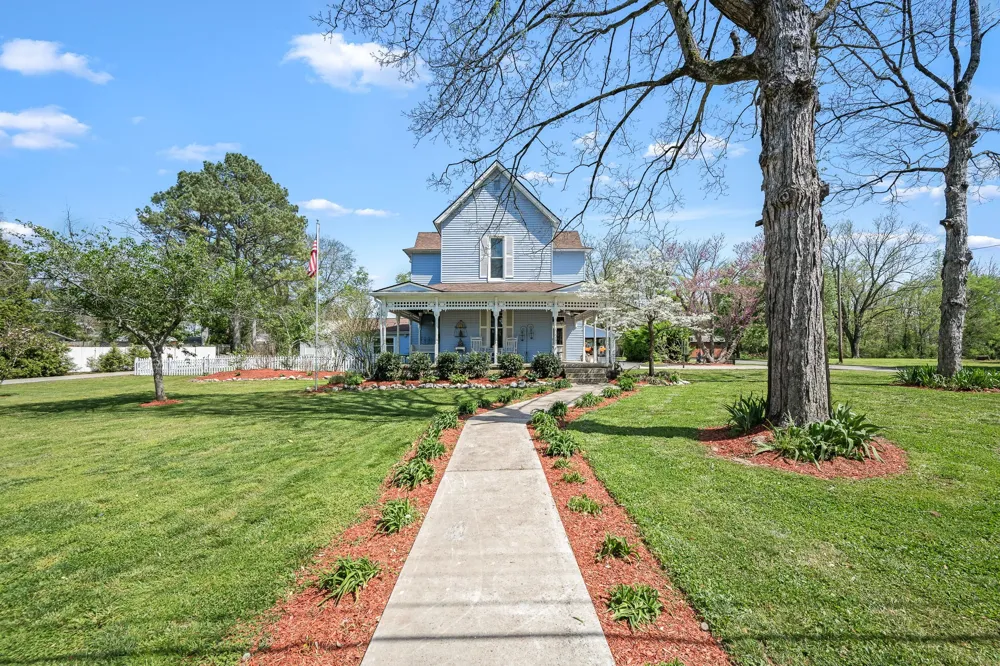 202 High Street Bell Buckle, TN 37020