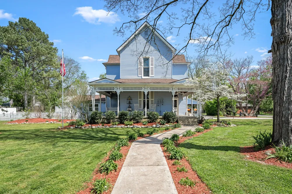 202 High Street Bell Buckle, TN 37020