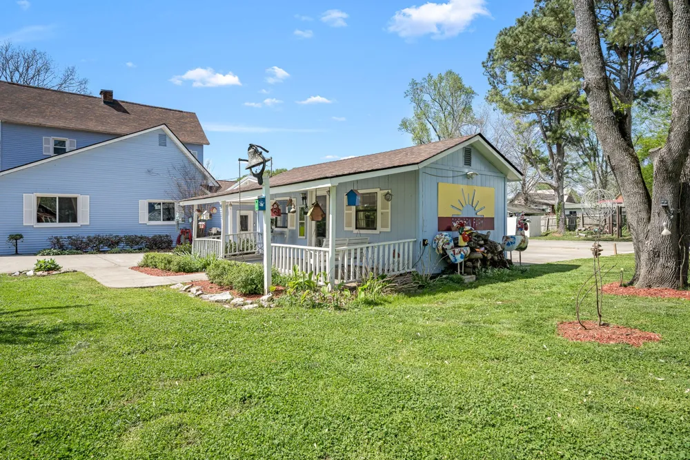 202 High Street Bell Buckle, TN 37020