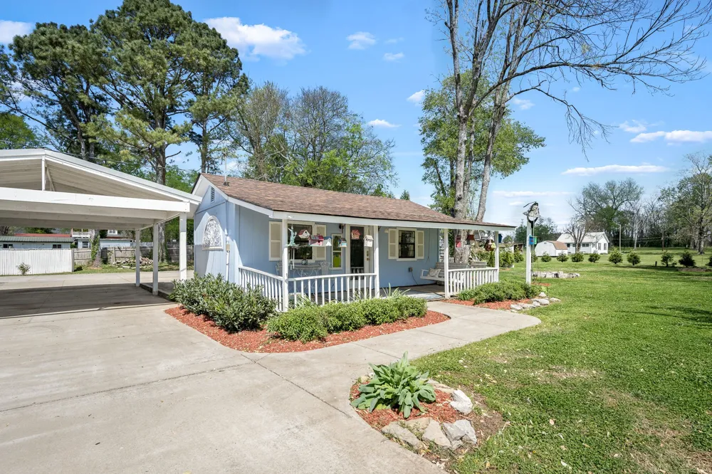 202 High Street Bell Buckle, TN 37020