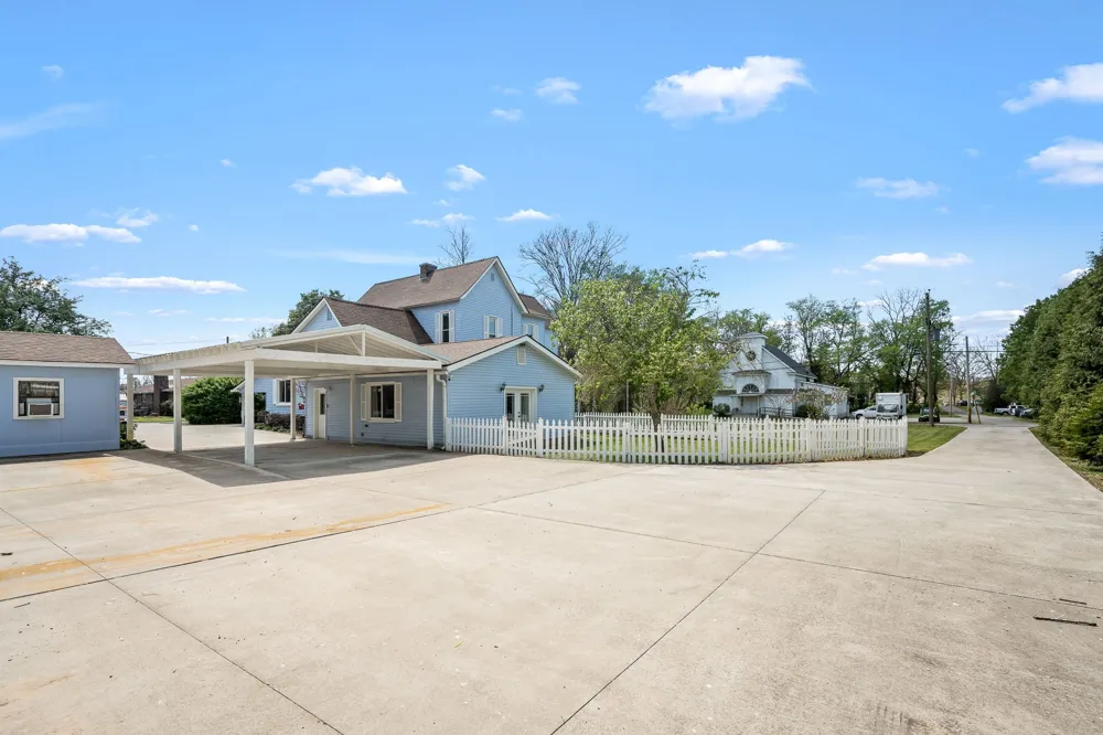 202 High Street Bell Buckle, TN 37020