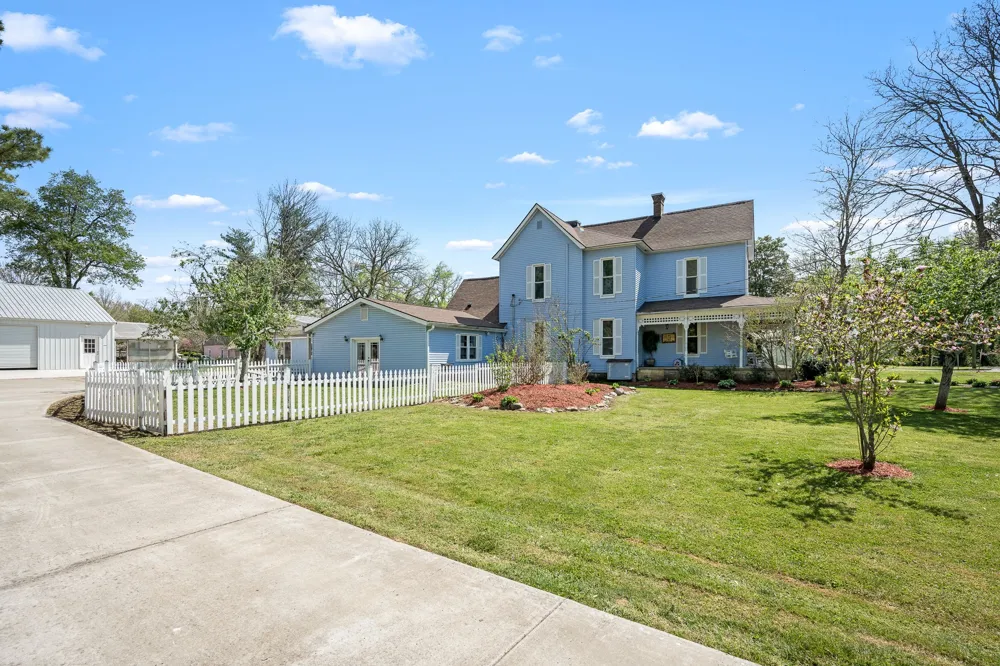 202 High Street Bell Buckle, TN 37020