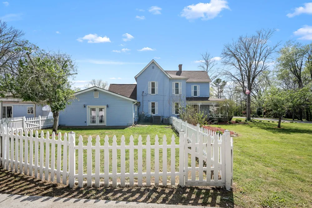 202 High Street Bell Buckle, TN 37020