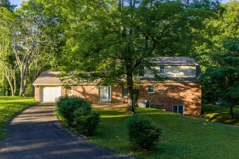846 R Wilkerson Dr Centerville, TN 37033
