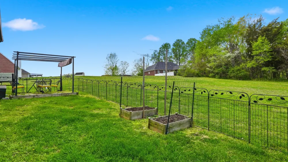4046 Summit Dr Greenbrier, TN 37073