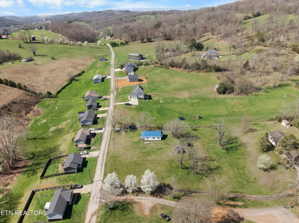 385 Hubbs Grove Rd Maynardville, TN 37807