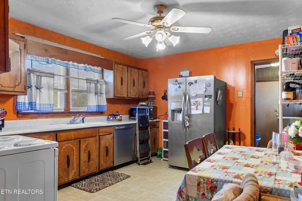 385 Hubbs Grove Rd Maynardville, TN 37807