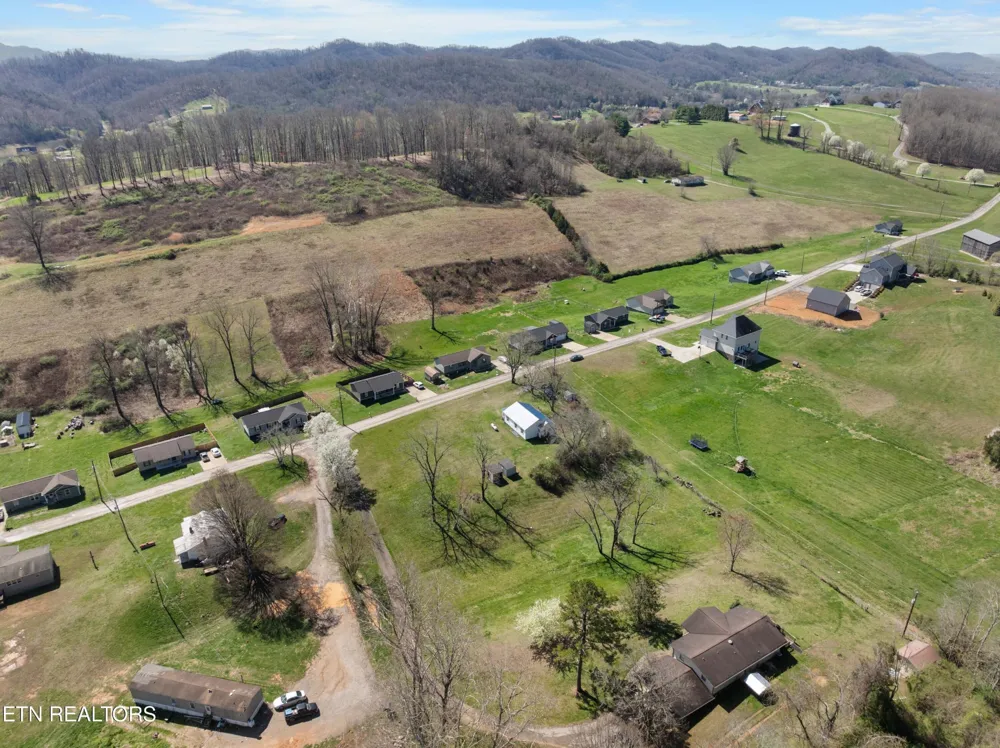 385 Hubbs Grove Rd Maynardville, TN 37807