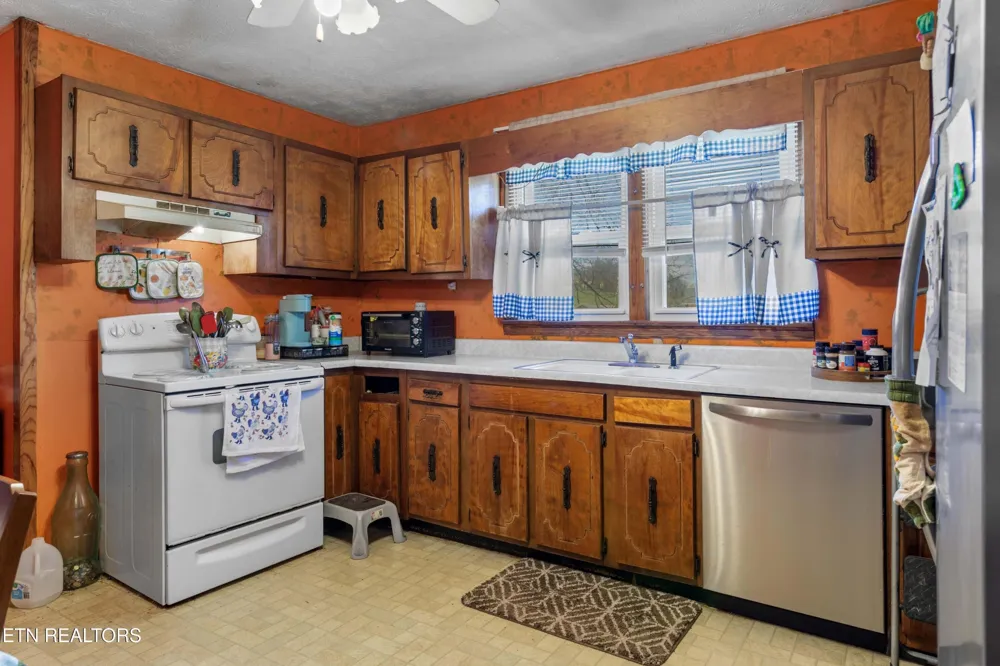 385 Hubbs Grove Rd Maynardville, TN 37807