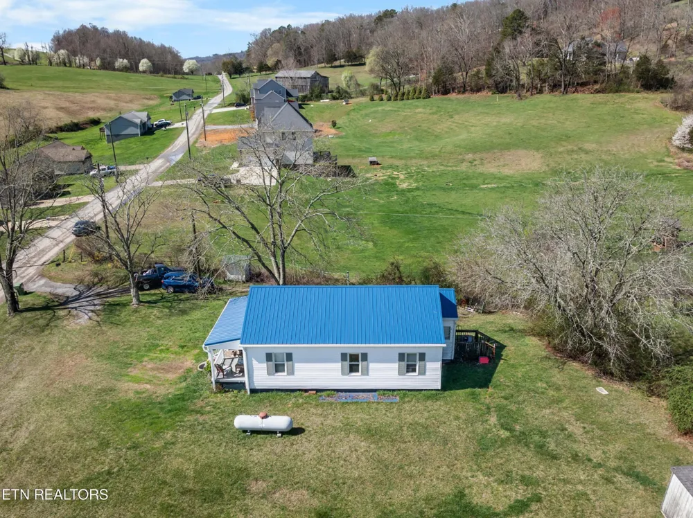 385 Hubbs Grove Rd Maynardville, TN 37807