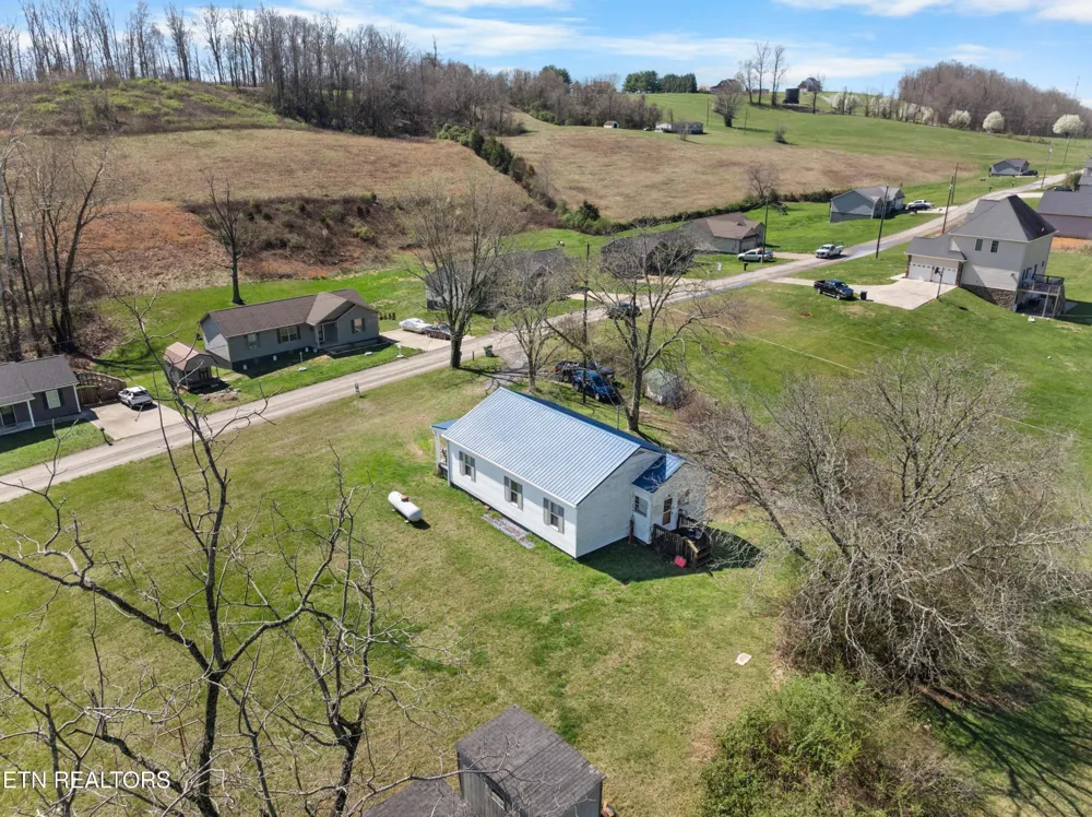 385 Hubbs Grove Rd Maynardville, TN 37807