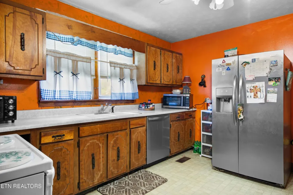 385 Hubbs Grove Rd Maynardville, TN 37807