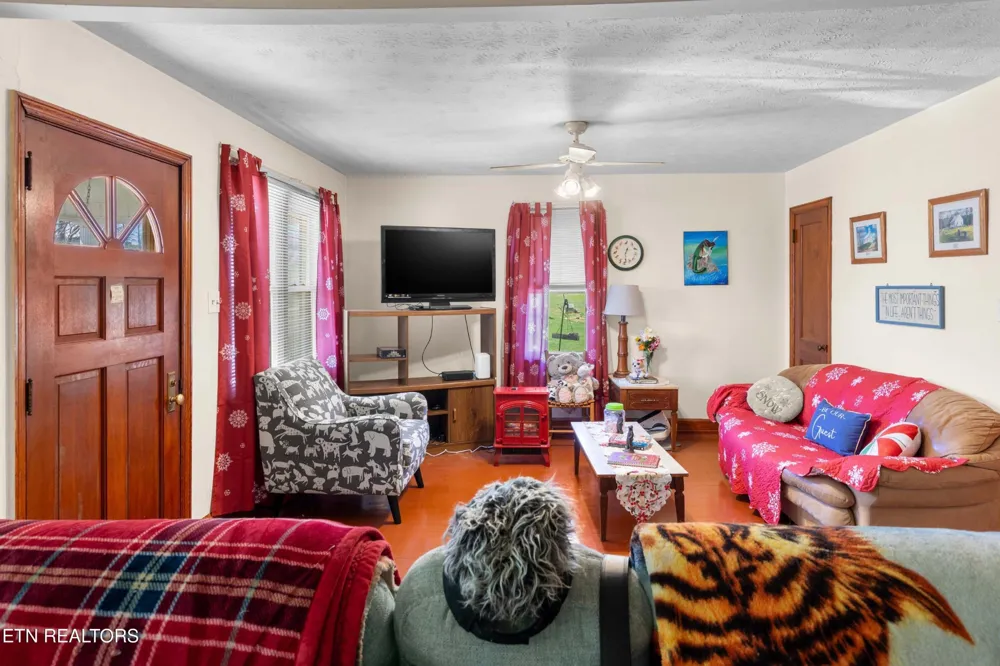 385 Hubbs Grove Rd Maynardville, TN 37807