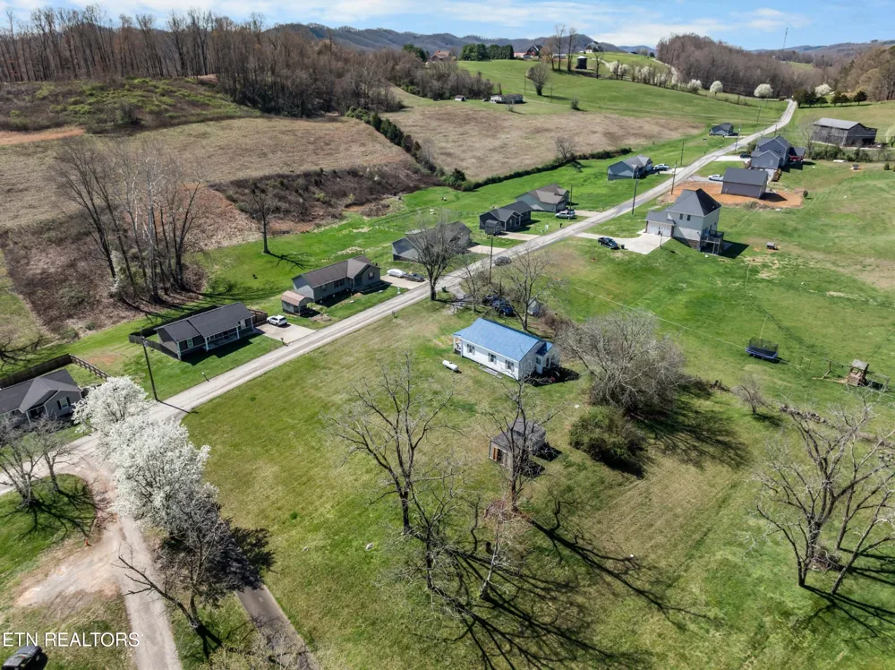 385 Hubbs Grove Rd Maynardville, TN 37807