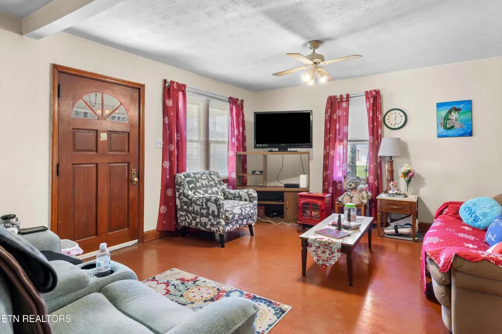 385 Hubbs Grove Rd Maynardville, TN 37807