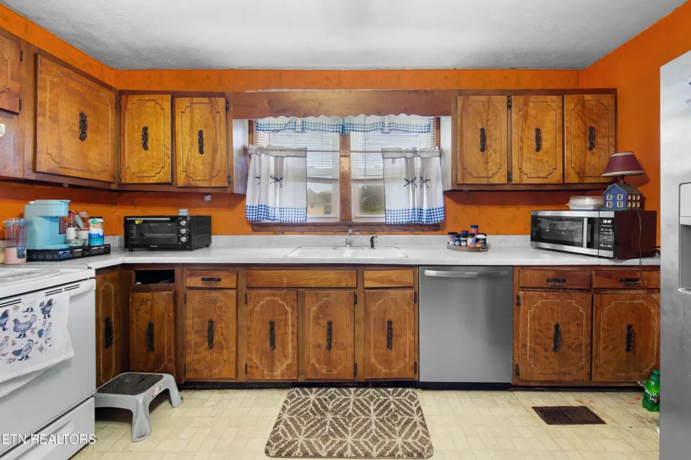 385 Hubbs Grove Rd Maynardville, TN 37807