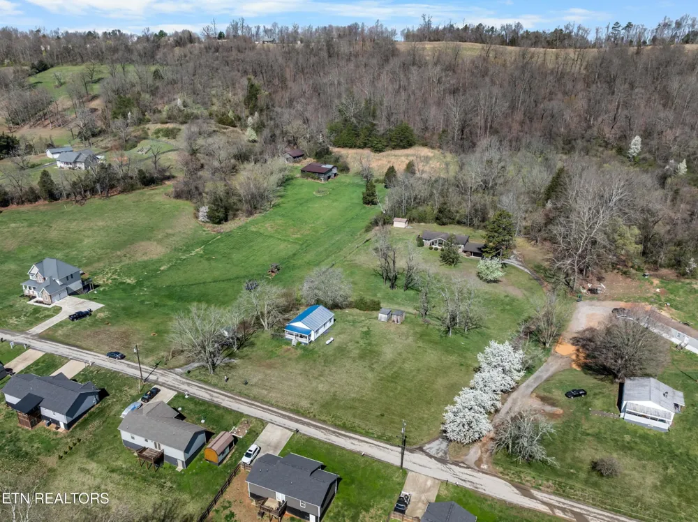 385 Hubbs Grove Rd Maynardville, TN 37807