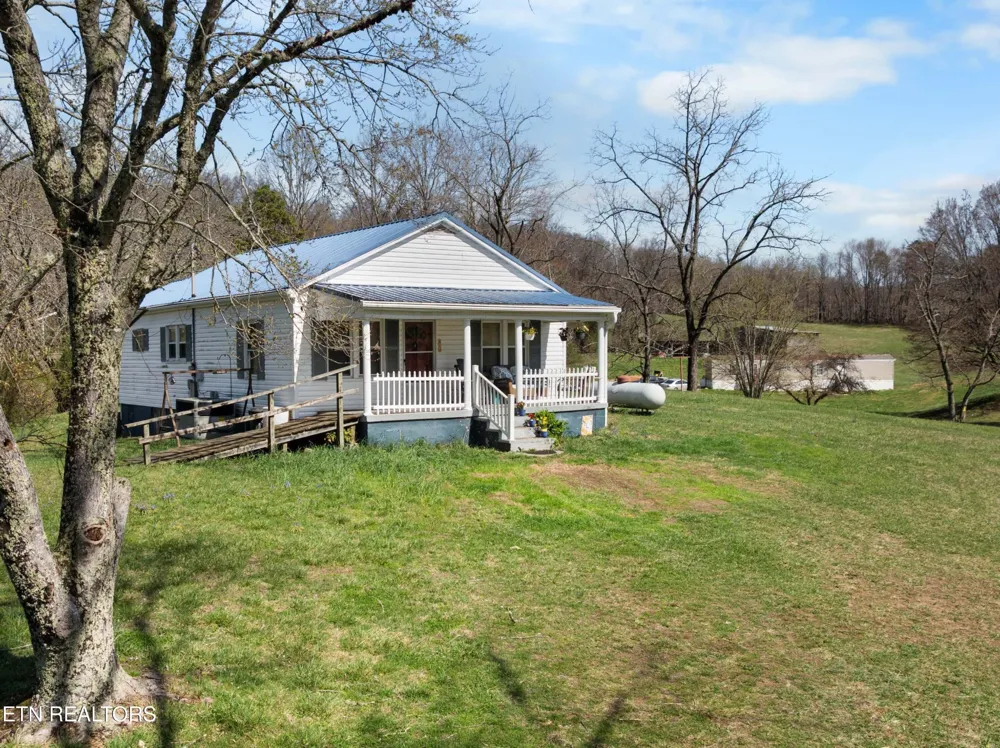 385 Hubbs Grove Rd Maynardville, TN 37807