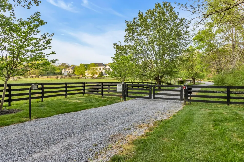 6314 McDaniel Rd College Grove, TN 37046