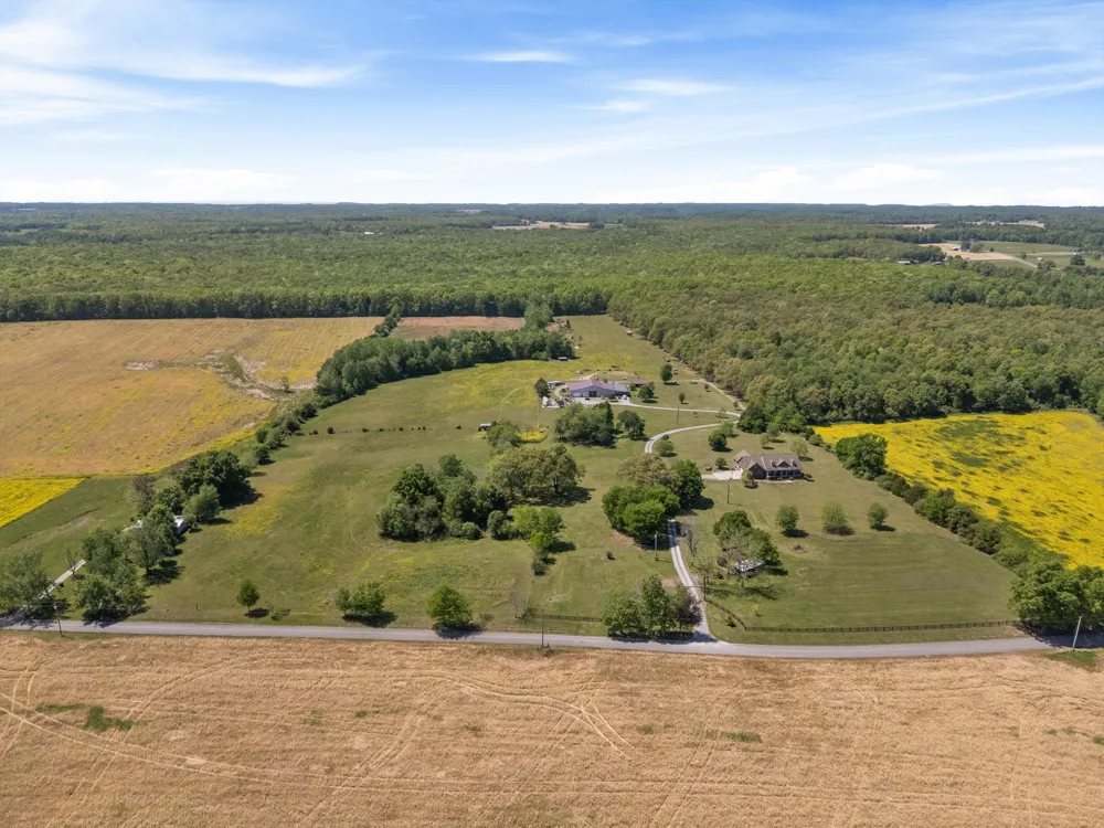 220 Gitty Up Ln Bradyville, TN 37026