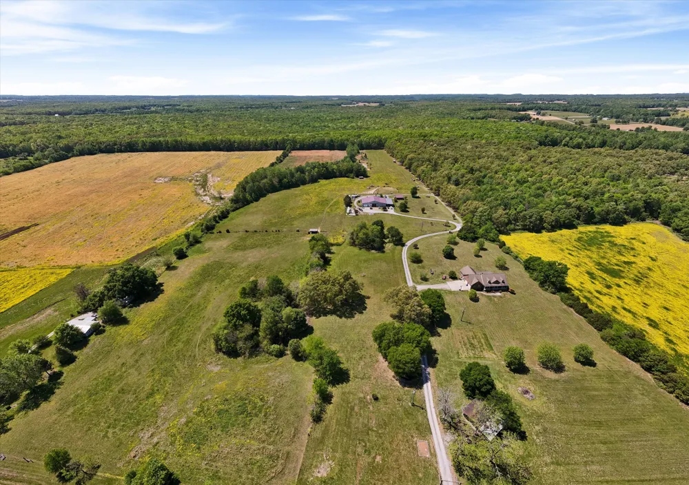 220 Gitty Up Ln Bradyville, TN 37026