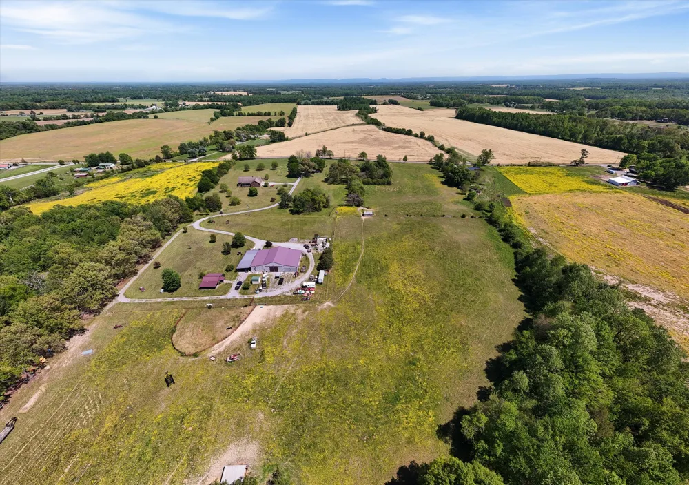 220 Gitty Up Ln Bradyville, TN 37026