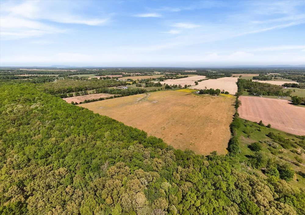 220 Gitty Up Ln Bradyville, TN 37026