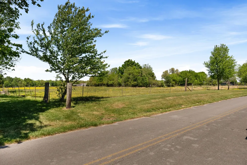 220 Gitty Up Ln Bradyville, TN 37026