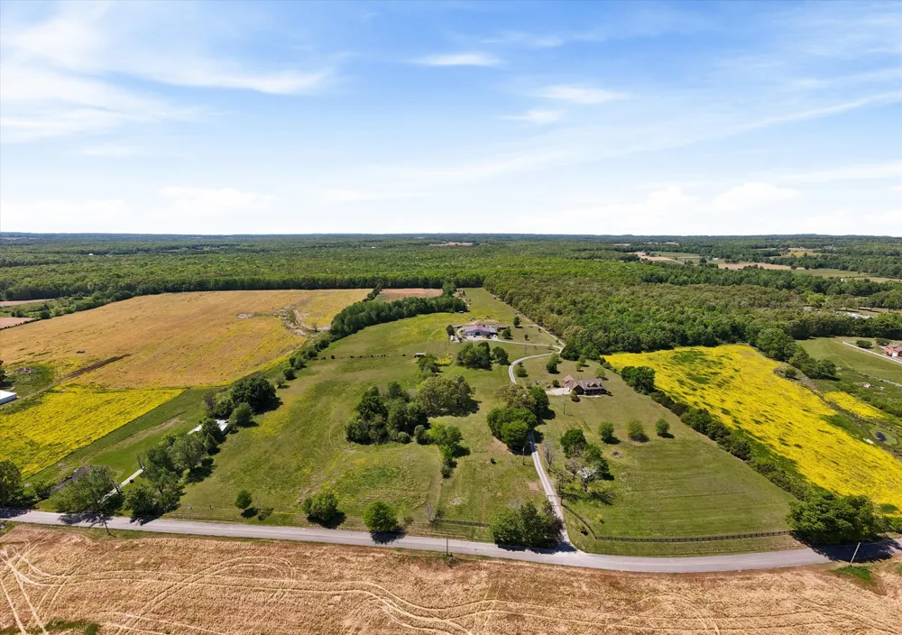 220 Gitty Up Ln Bradyville, TN 37026