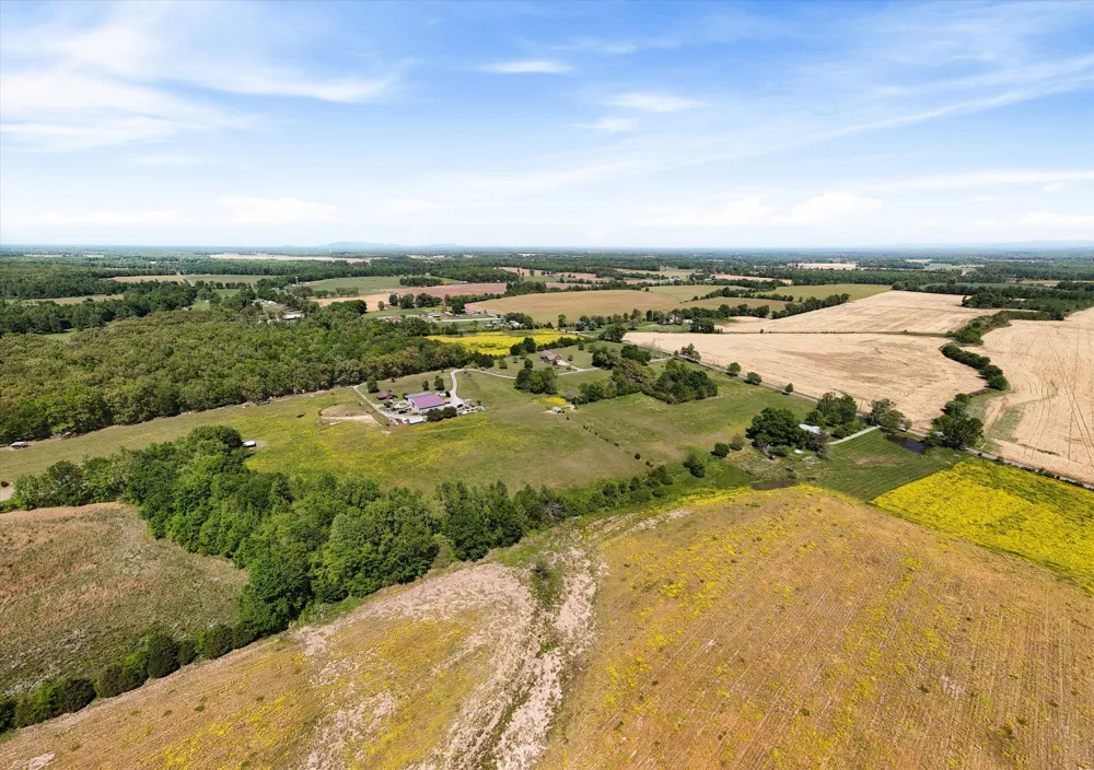 220 Gitty Up Ln Bradyville, TN 37026