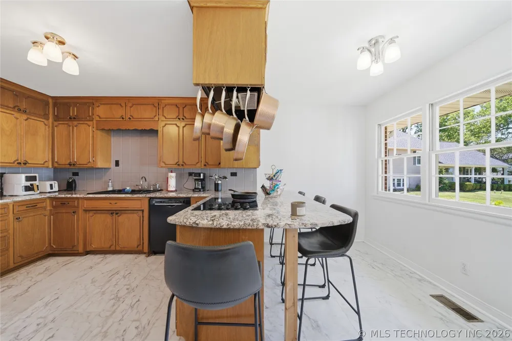 2114 Yale Avenue Miami, OK 74354
