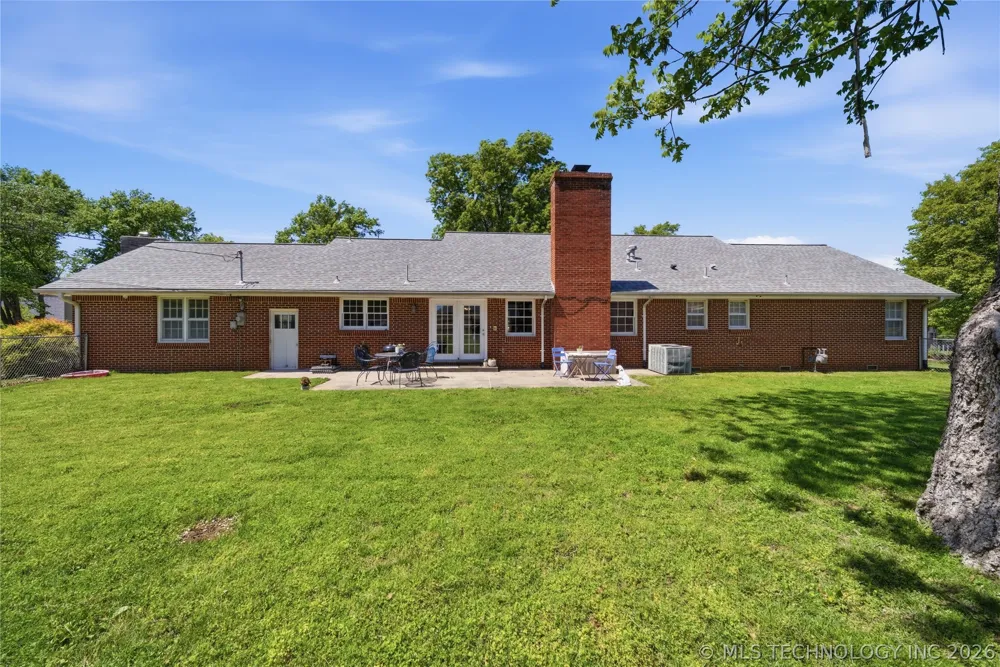2114 Yale Avenue Miami, OK 74354