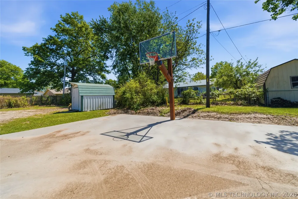 2114 Yale Avenue Miami, OK 74354