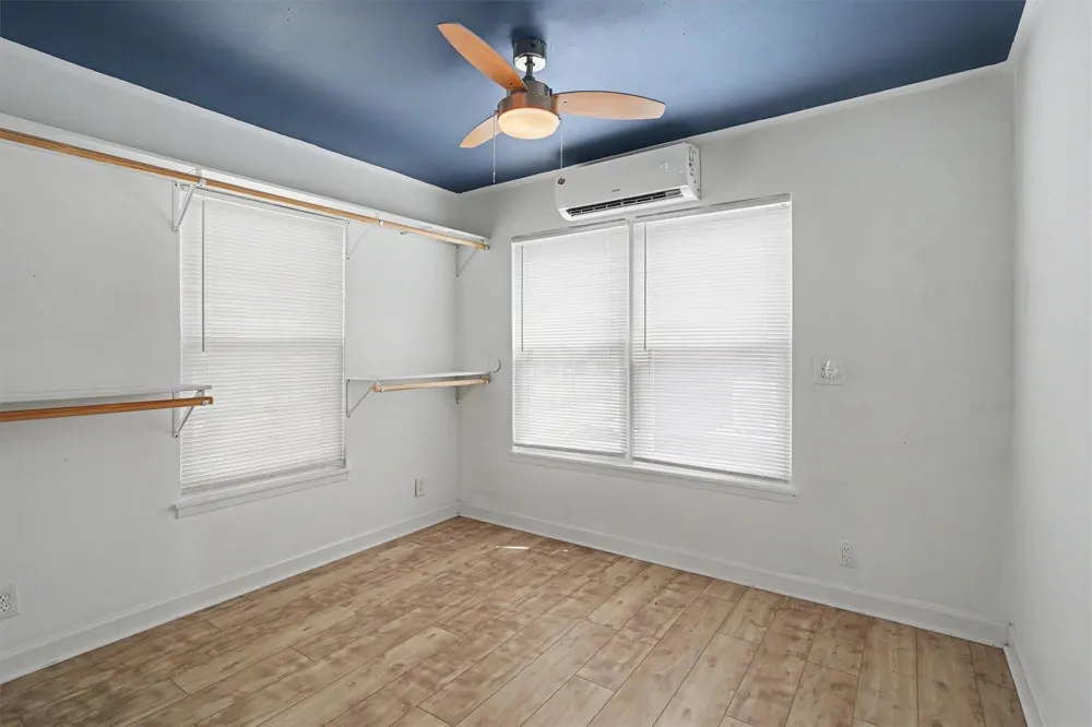370 Ling Street Bayou Vista, TX 77563
