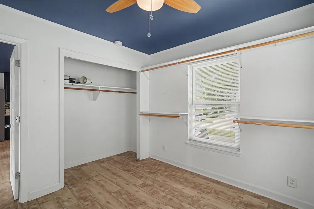 370 Ling Street Bayou Vista, TX 77563